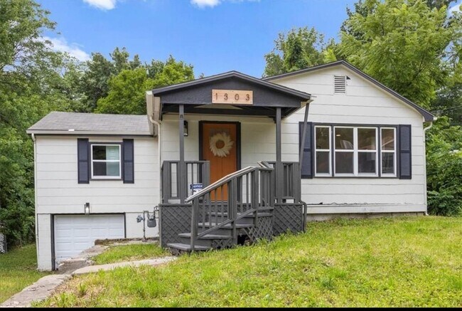 Primary Photo - 1303 Homer Ave