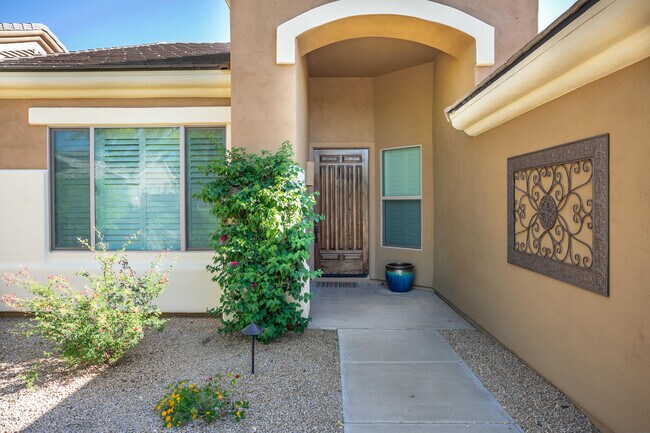 Building Photo - 10601 E Meadowhill Dr