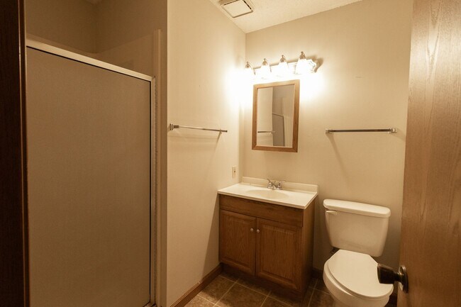 Building Photo - 3 Bed 2 bath Townhome