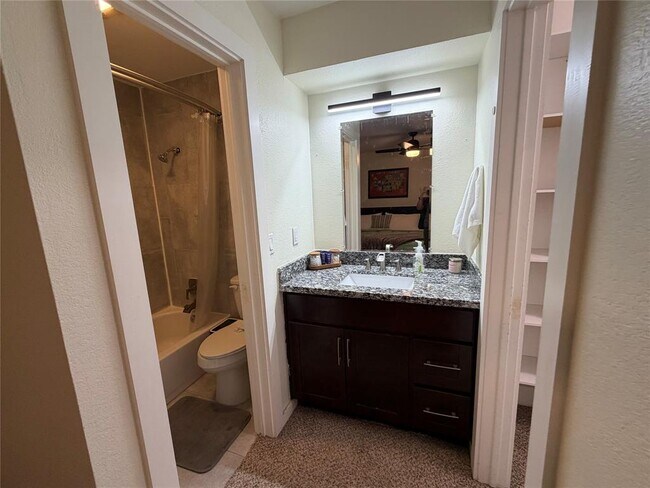 Building Photo - 1900 Dauphine Cove