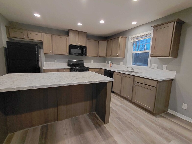 Building Photo - 2014 Gull Ln NW