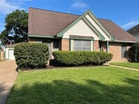 Building Photo - 402 Oak Harbor Dr