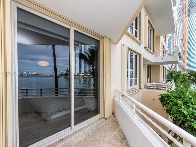 Building Photo - 888 Brickell Key Dr