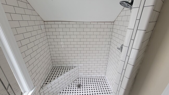 Building Photo - 3 Bedroom Close to Seneca Park