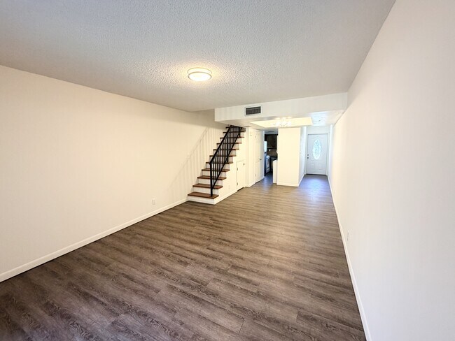 Building Photo - 6131 SW 42nd Ct