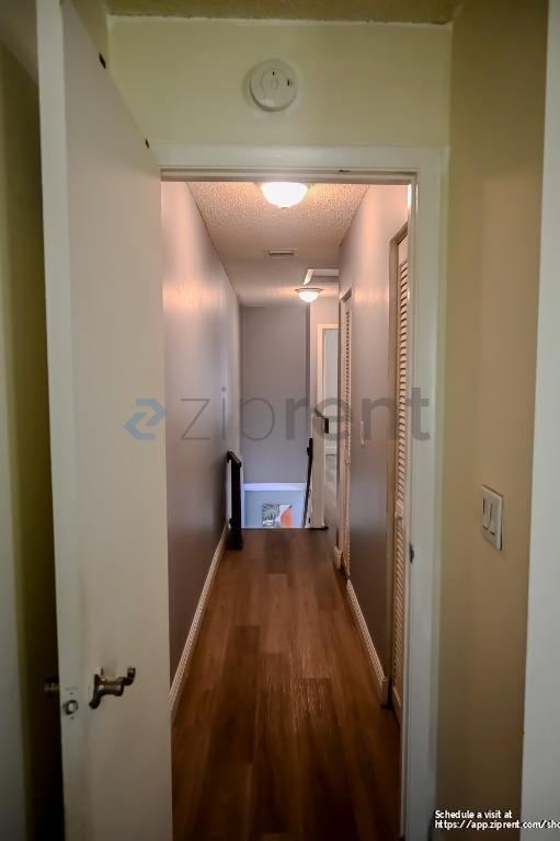 Building Photo - 9761 Riverside Dr