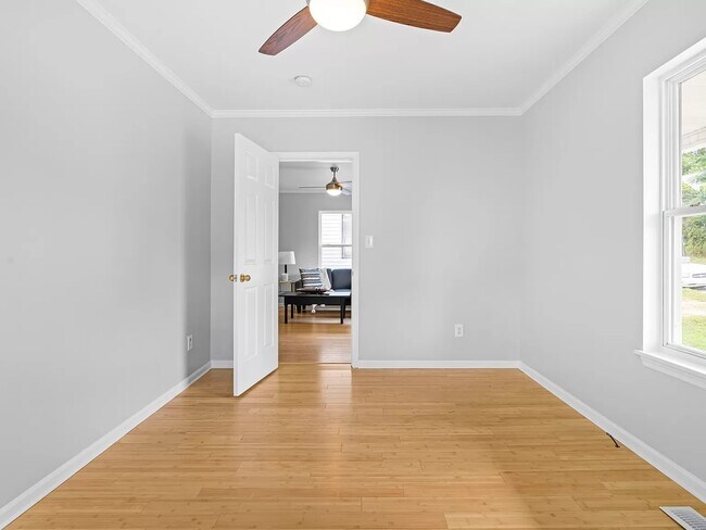 Building Photo - 1032 Moreland Ave