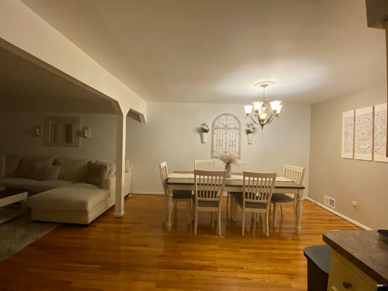 Building Photo - 0 Remsen St