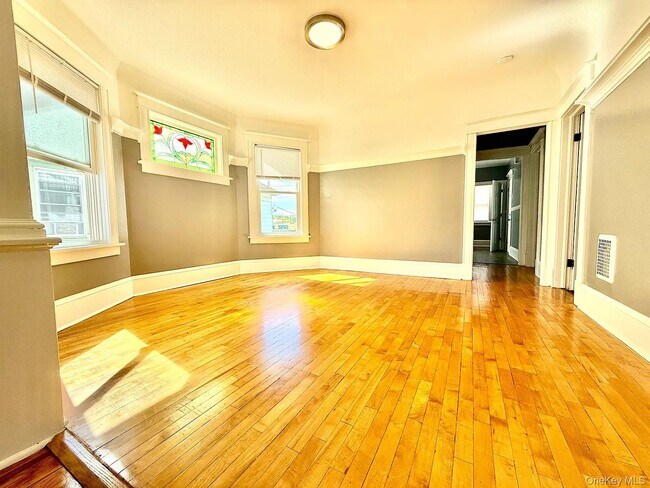 Building Photo - 30 Manitou Ave