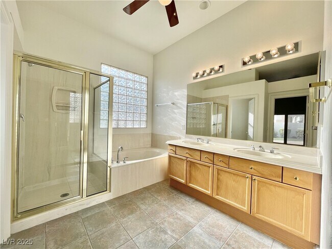 Building Photo - 65 Sahalee Dr