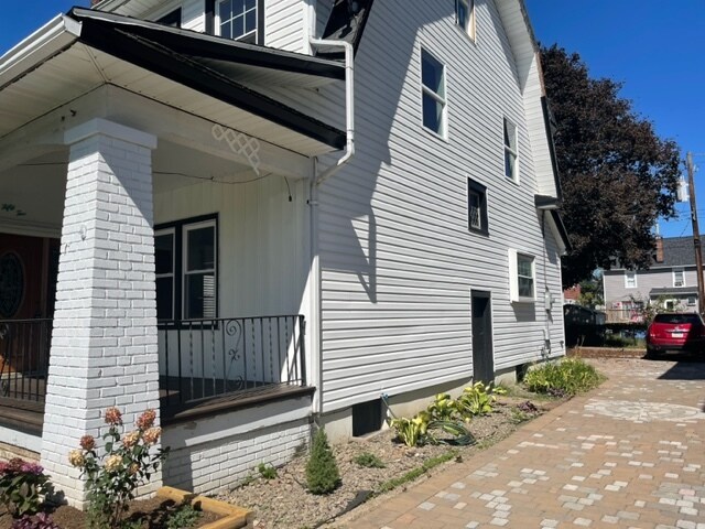 Building Photo - 52E Pettebone