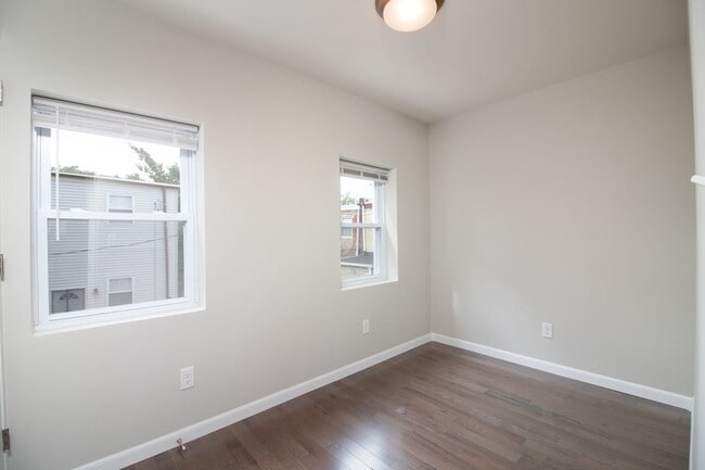 Building Photo - ???RENOVATED HOUSE WITH FULL BASEMENT + HUGE YARD Close to PENN / CHOP / DREXEL