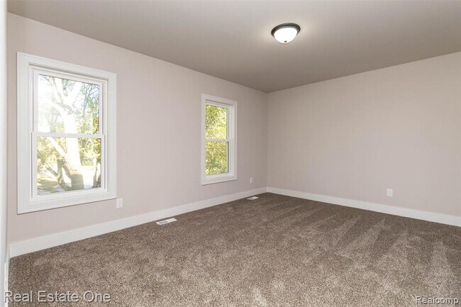 Building Photo - 5485 Hammersmith Dr