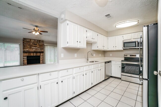 Building Photo - Beautiful 3-Bedroom Home in Houston, TX