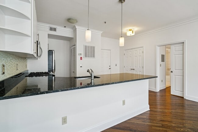 Building Photo - 915 Madison St