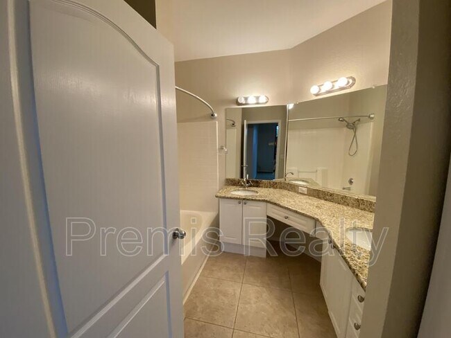 Building Photo - 2722 Via Tivoli
