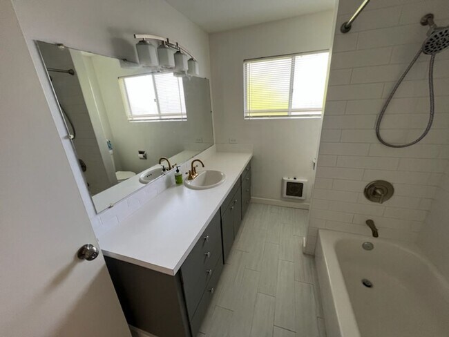 Building Photo - 1314 Red Apple Rd