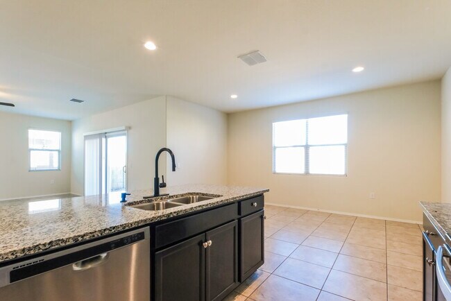 Building Photo - 5182 E Sharbel Rd