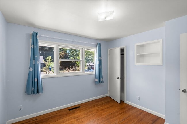 Building Photo - Charming 3-Bedroom Bungalow on Large Fenced Lot