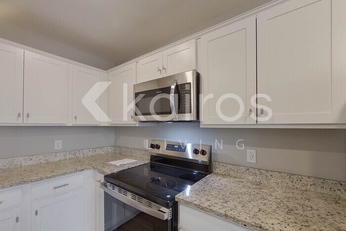 Building Photo - 300 Hemlock Ct