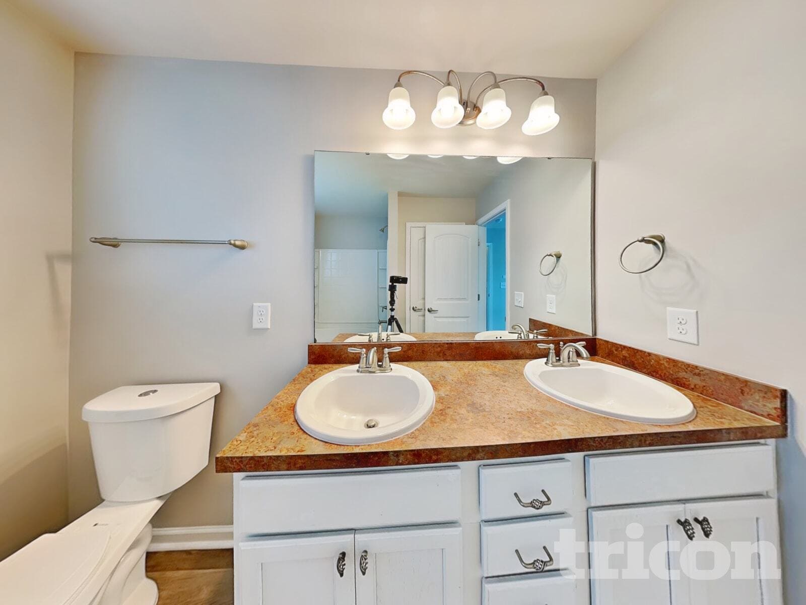 Building Photo - 4416 Lyman Ave