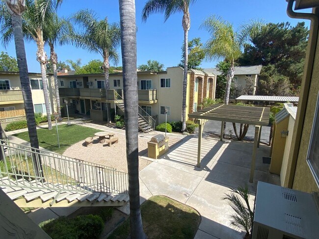 Building Photo - REDUCED! Clean-Compelety Remodeled Private...