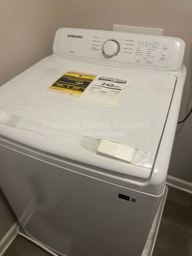 Building Photo - 3368 Pennington Dr