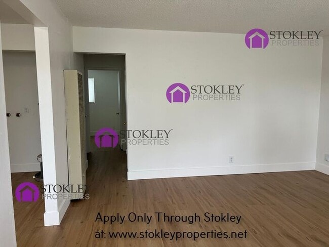 Building Photo - 2405 Applegarth Ln