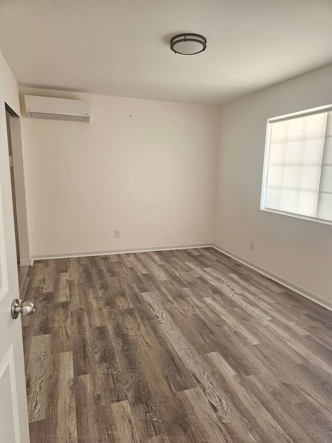 Building Photo - 2 bed 1 bath home + bonus room near Joshua...