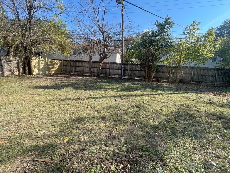 Building Photo - 3812 Pine Ave