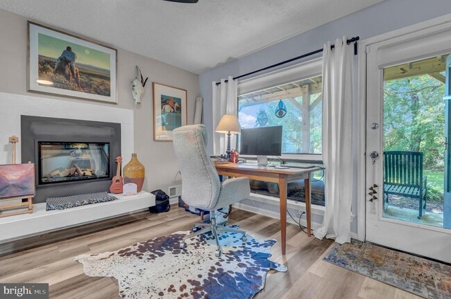 Building Photo - 4013 Carousel Way