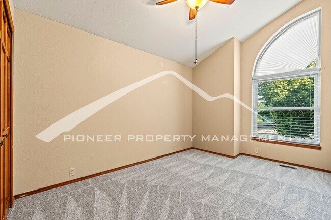 Building Photo - 5 bed/3 bath Main-Level Living with Design...