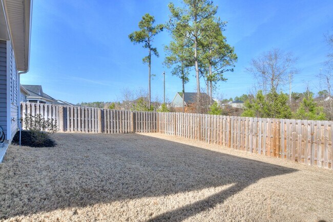 Building Photo - 3 Bedroom 2 Bathroom Ranch