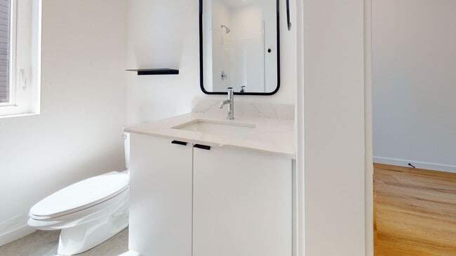 Interior Photo - 119