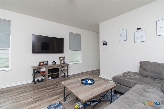 Building Photo - 4927 Park Lgt