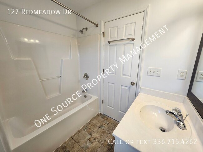 Building Photo - 127 Redmeadow Dr