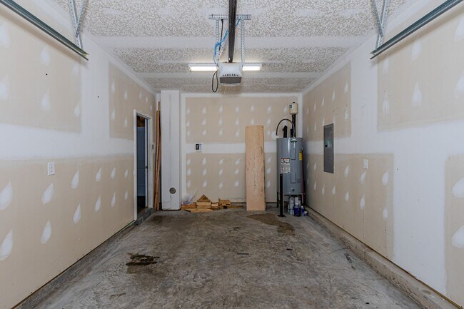 Building Photo - Townhome For Rent!