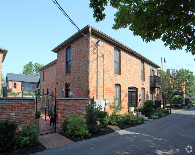 Building Photo - 229-245 E Beck St