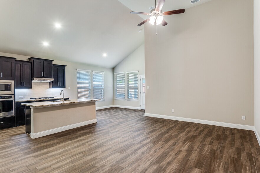 In-in kitchen - 11516 Lavonia Rd