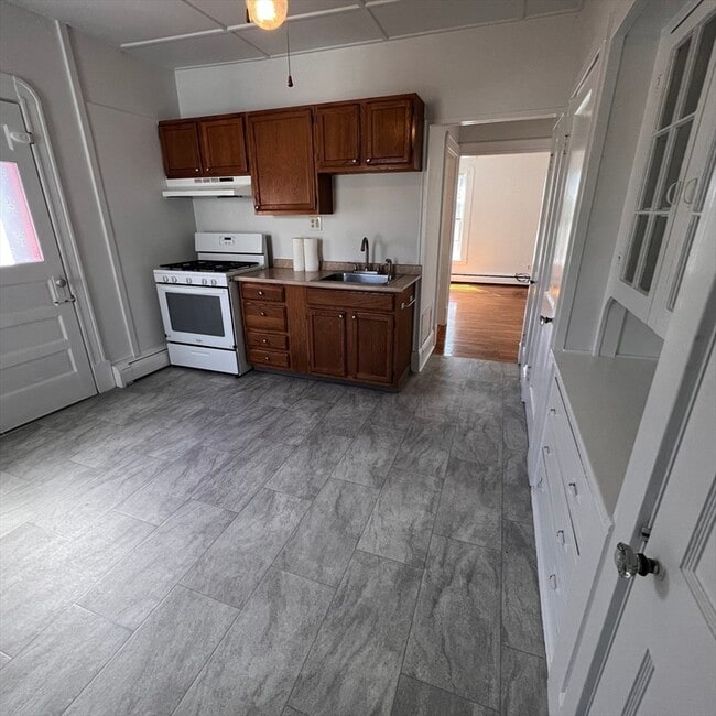 Building Photo - 14 Fairview Ave