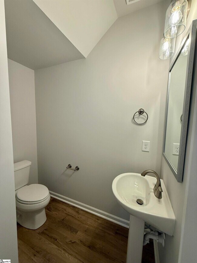 Building Photo - 141 Gervais Cir