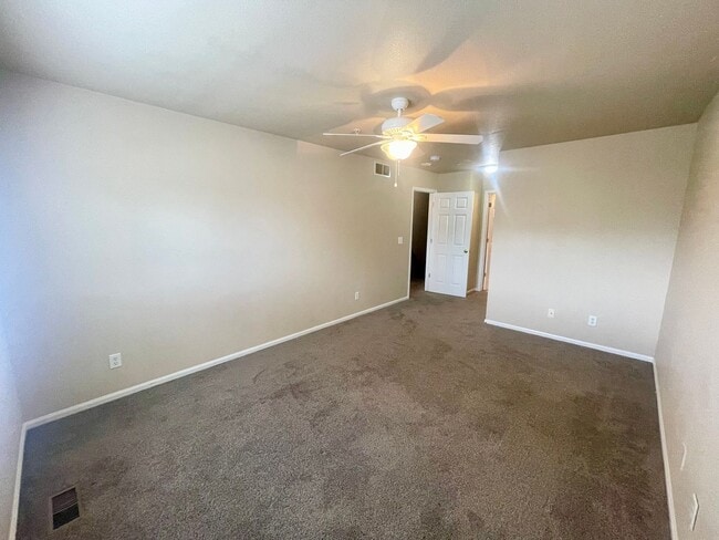 Building Photo - Amazing 3 bed, 3.5 bath Condo in Rigden Farm!