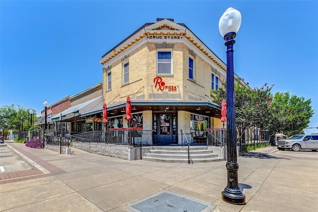 Building Photo - 302 W 31st St