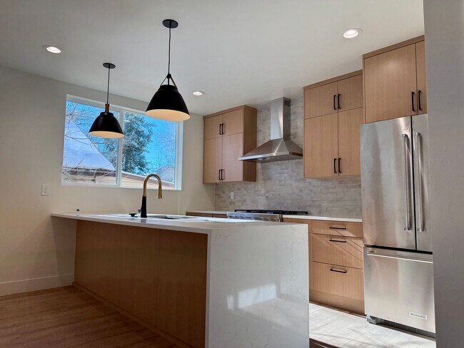 Building Photo - 1275-1279 Meade St