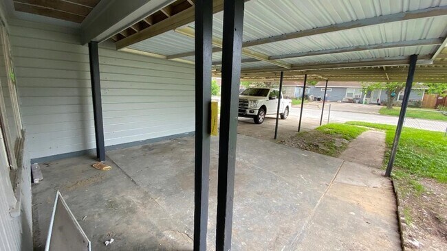 Building Photo - 2406 Rosemead Dr