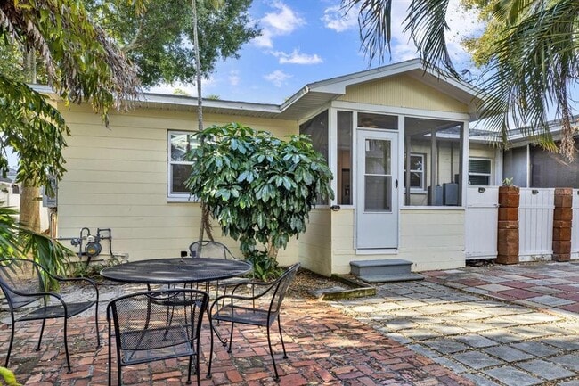 Building Photo - 109 12th Ave N