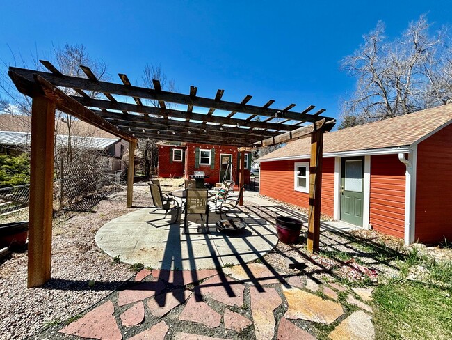 Building Photo - Cozy 2-Bed Downstairs Duplex, Close to CSU...