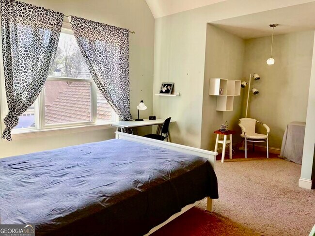 Building Photo - 303 Evesham Ave