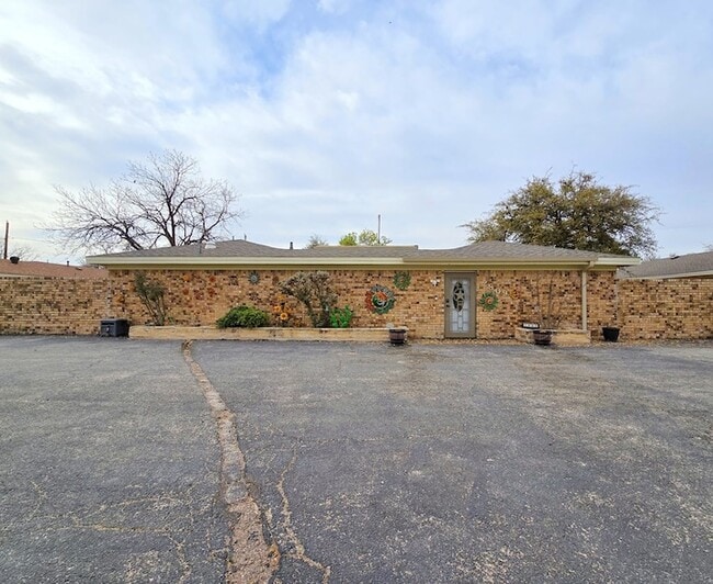 Building Photo - 2809 Moss Ave