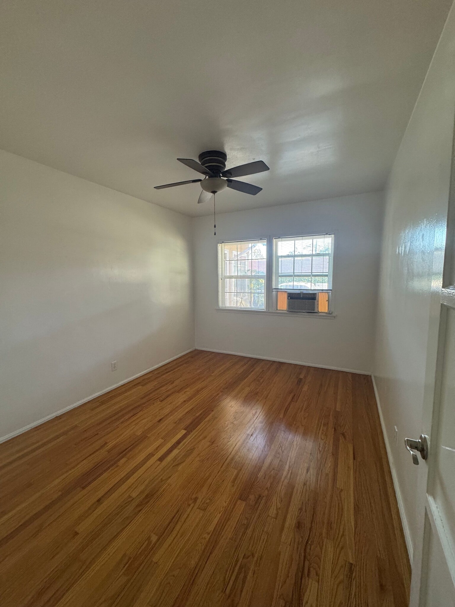 Building Photo - 11637 Magnolia Blvd